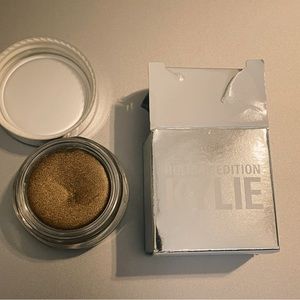 Kylie Cosmetics vintage 2016 holiday crème shadow Camo.